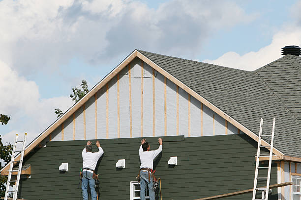 Professional Siding Installation technician working in Paris, TX